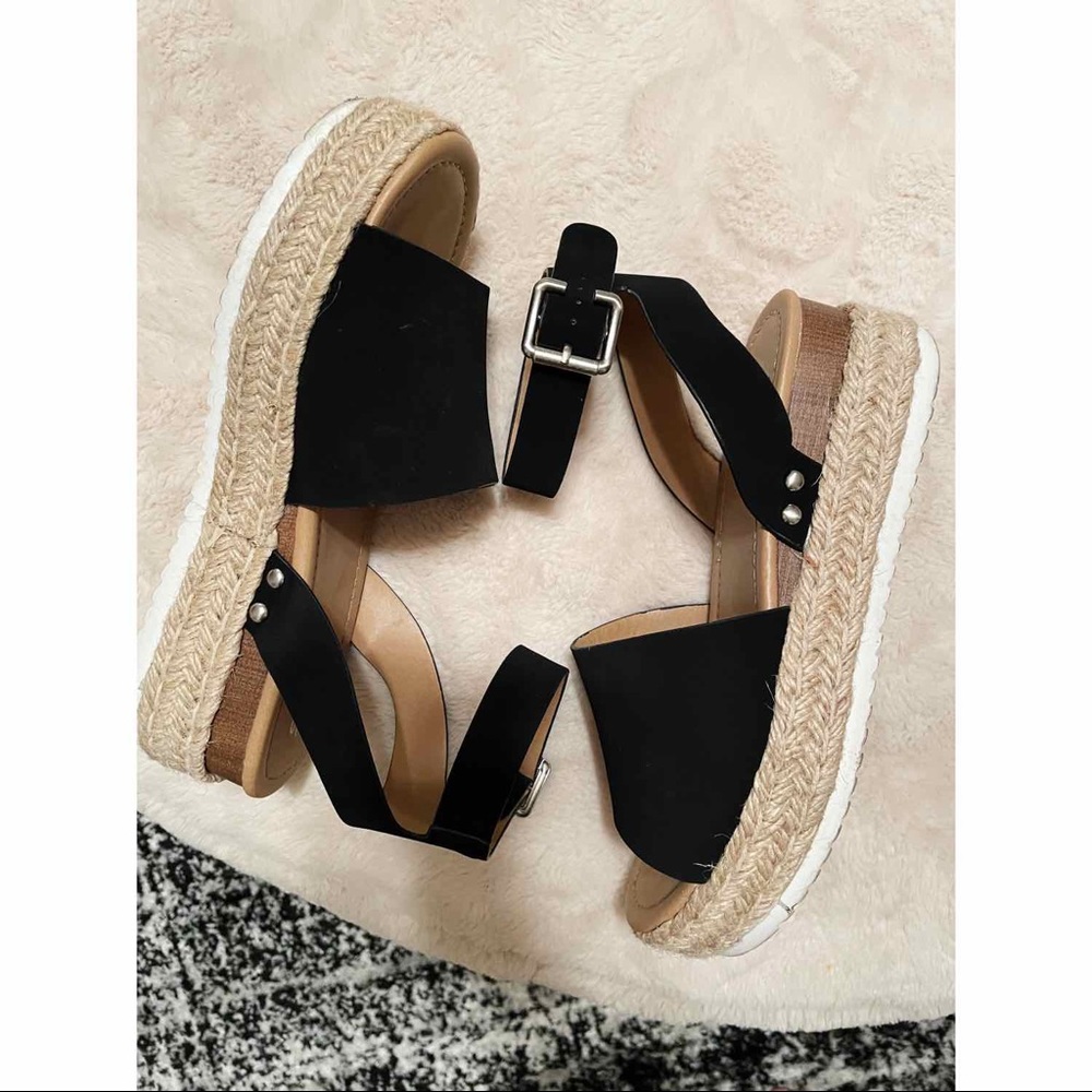 Soda platform sandals